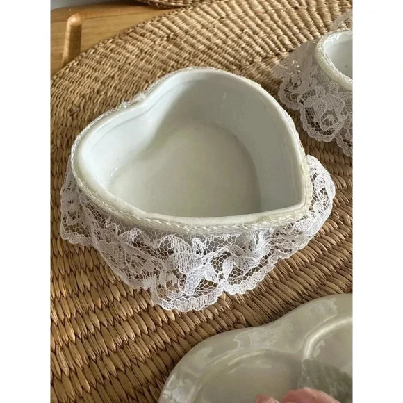 Vintage two piece Heart Trinket set - Picture 6 of 10